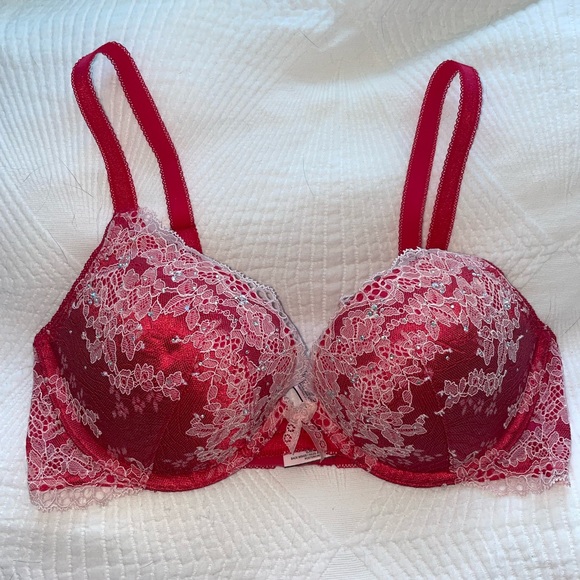 VS red lace set, bra 34C and thong size S - Picture 2 of 4